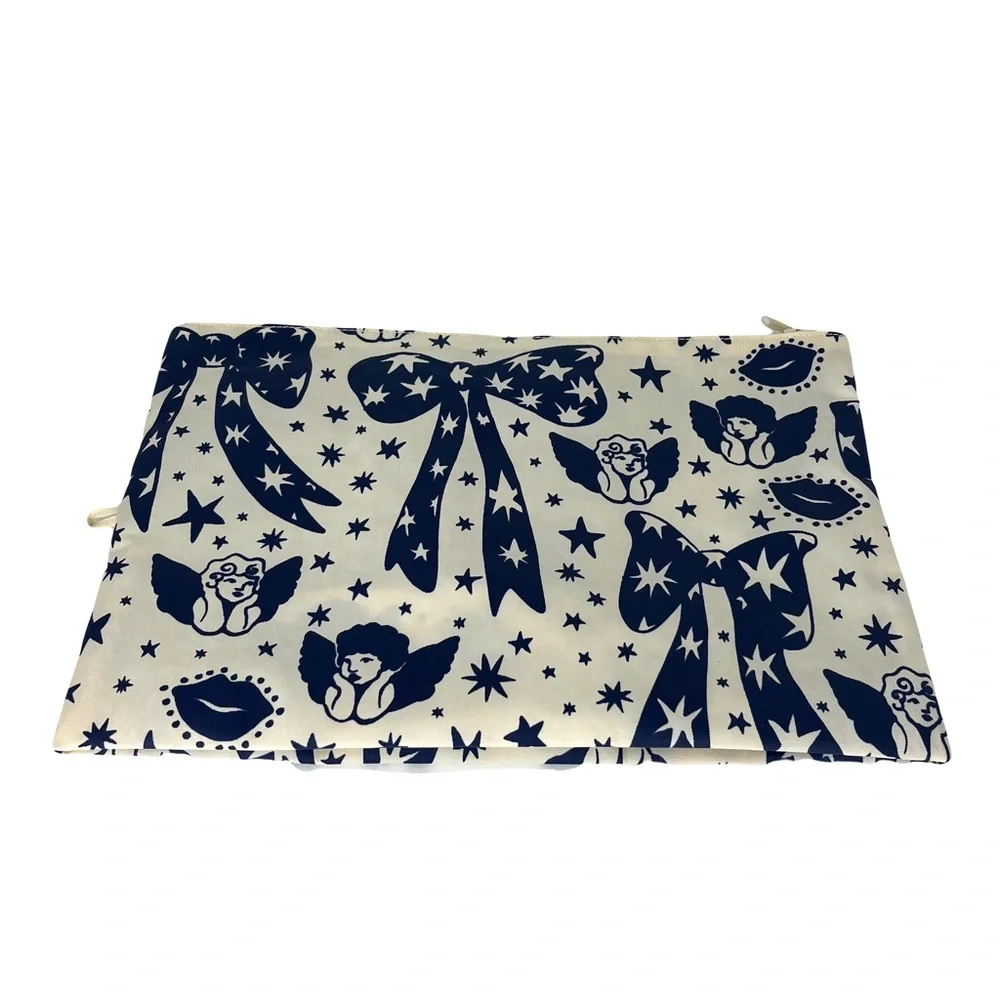 Baggu Spring 2024 Cream & Navy Cherub Bow Pattern Large Go Pouch NWOT - Picture 1 of 8